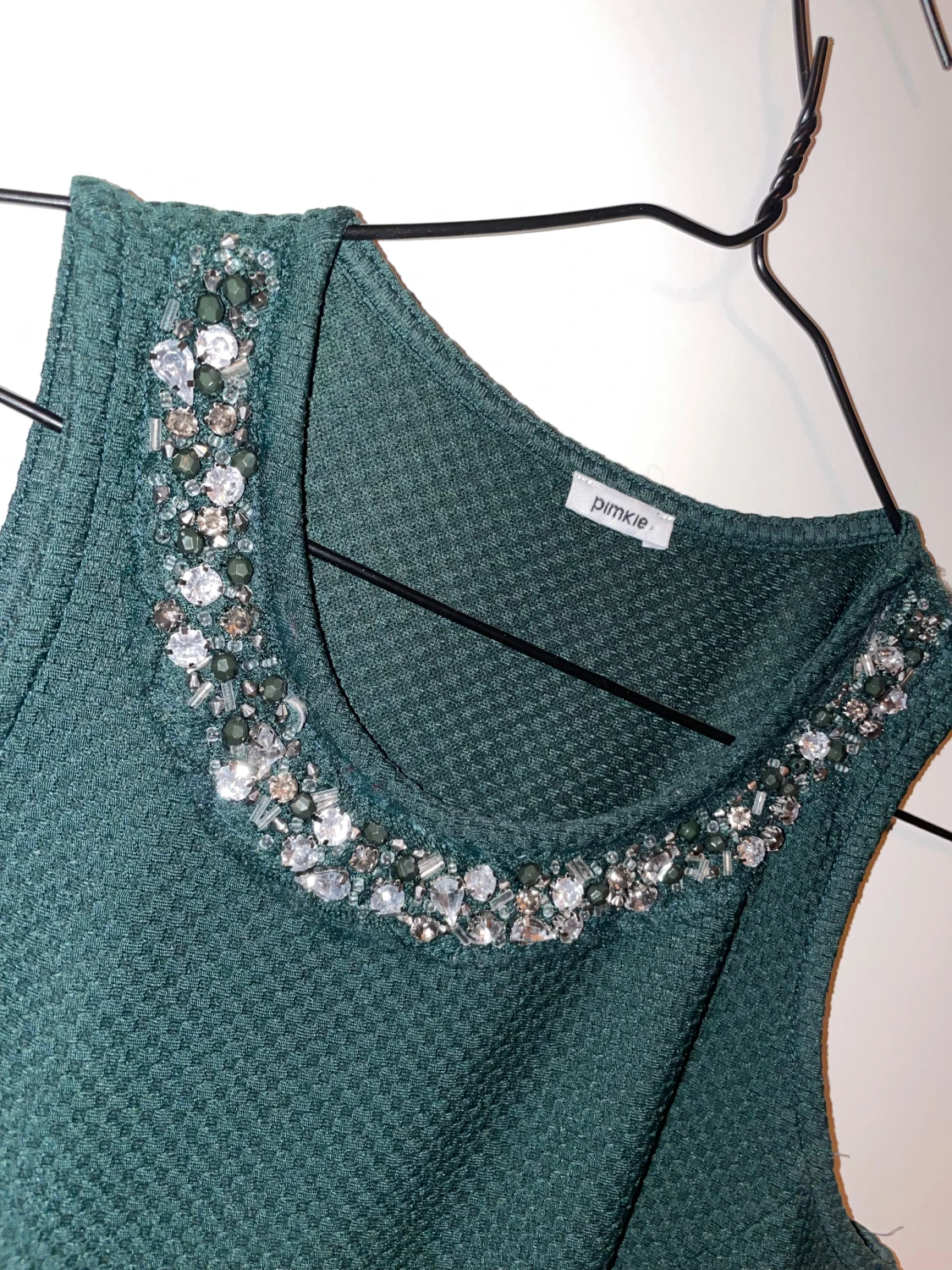 Mörkgrön klänning med pärldetaljer Pimkie - 2