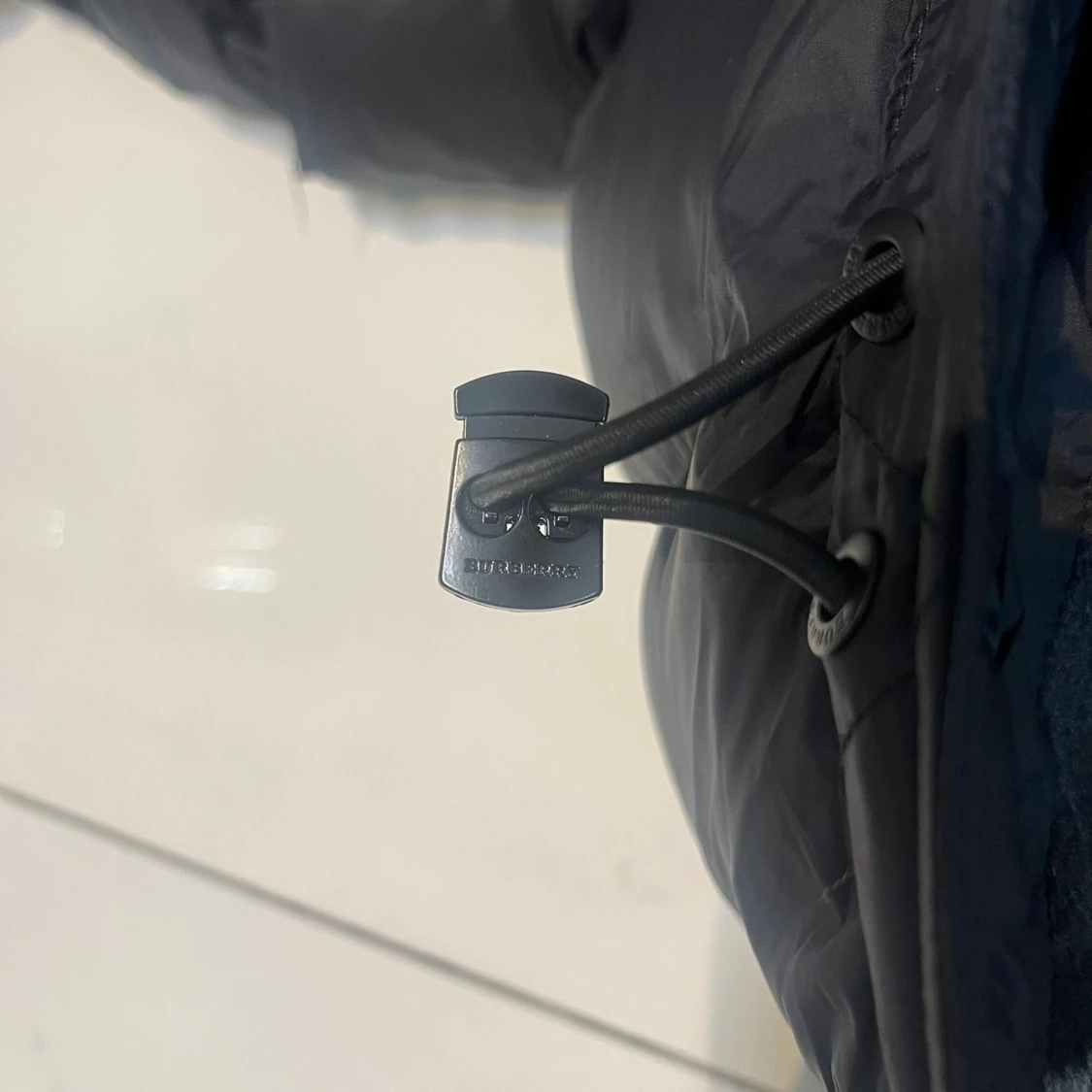 Svart pufferjacka från Burberry - 5