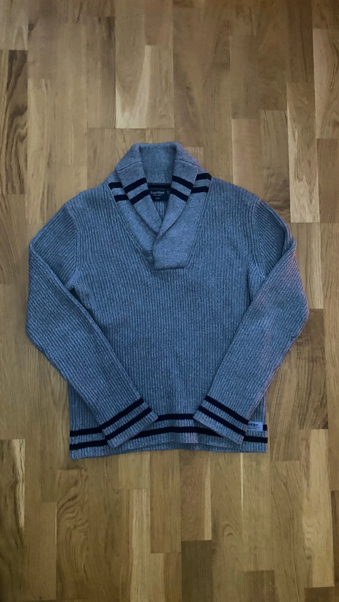 Grå stickad Cardigan från East West