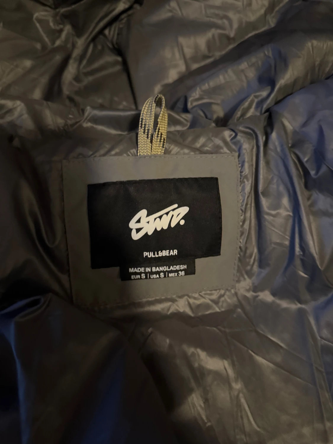 Grå pufferjacka från Pull&Bear - 2