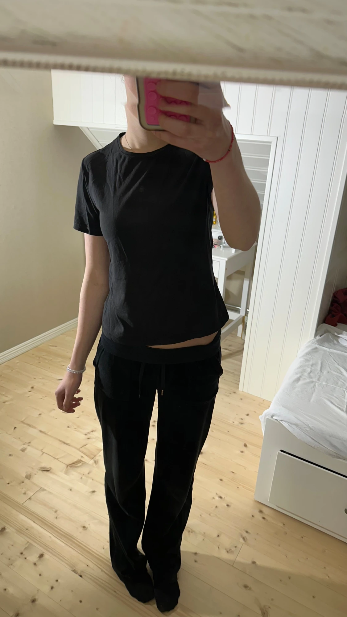 Svart t-shirt från Weekday, storlek L