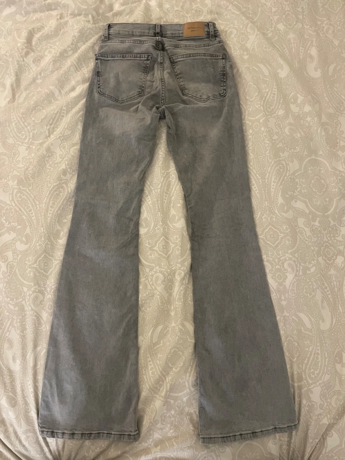 Ljus gråa perfect jeans från Gina Tricot - 2