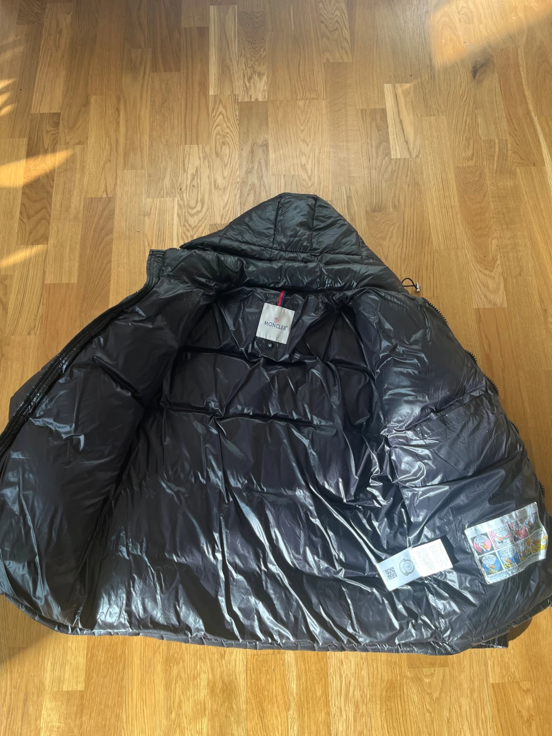 Svart Moncler pufferjacka med huva - 2