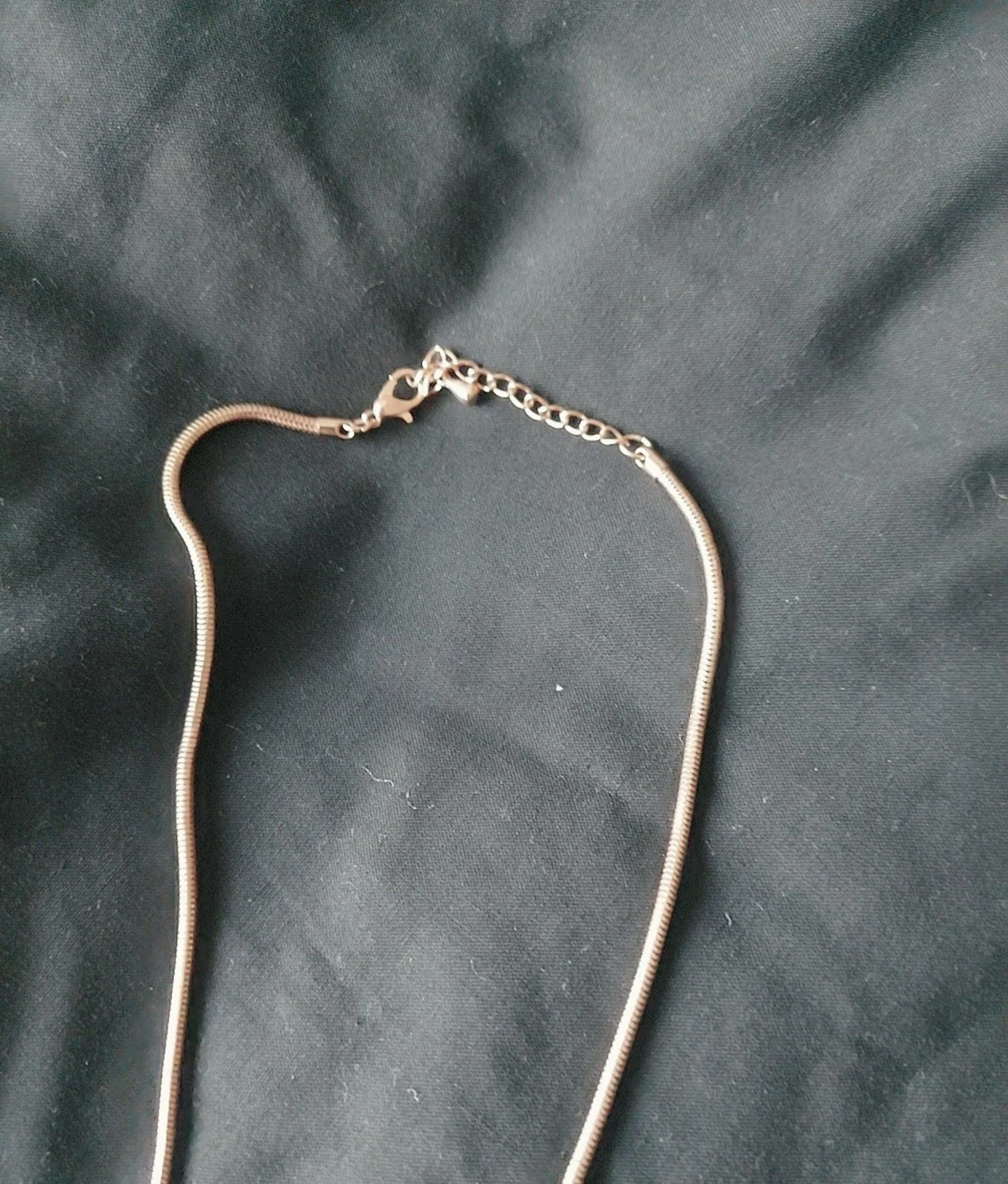 Guldfärgat halsband med droppformad hänge - 3