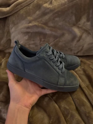  Christian Louboutin - Ett par Christian Louboutin för ett väldigt bra pris kom med prisförslag!😊