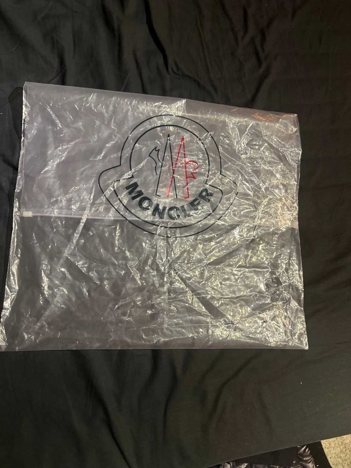 Svart Moncler pufferjacka med huva - 4