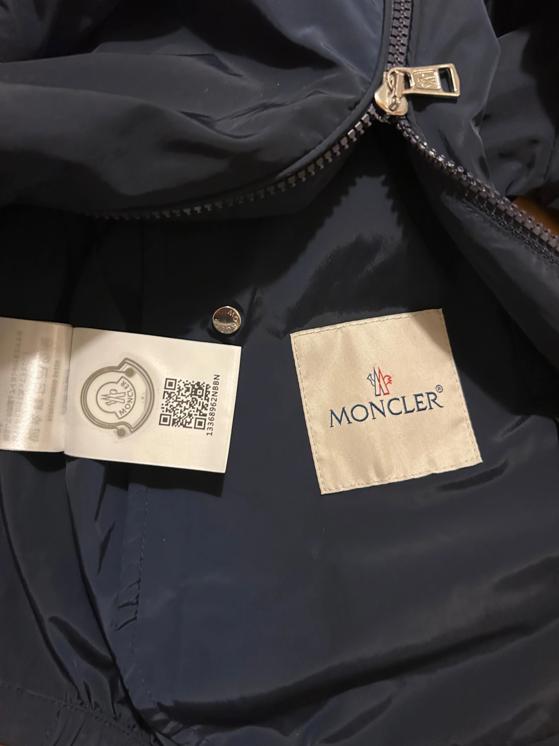 Mörkblå vindjacka från Moncler - 1