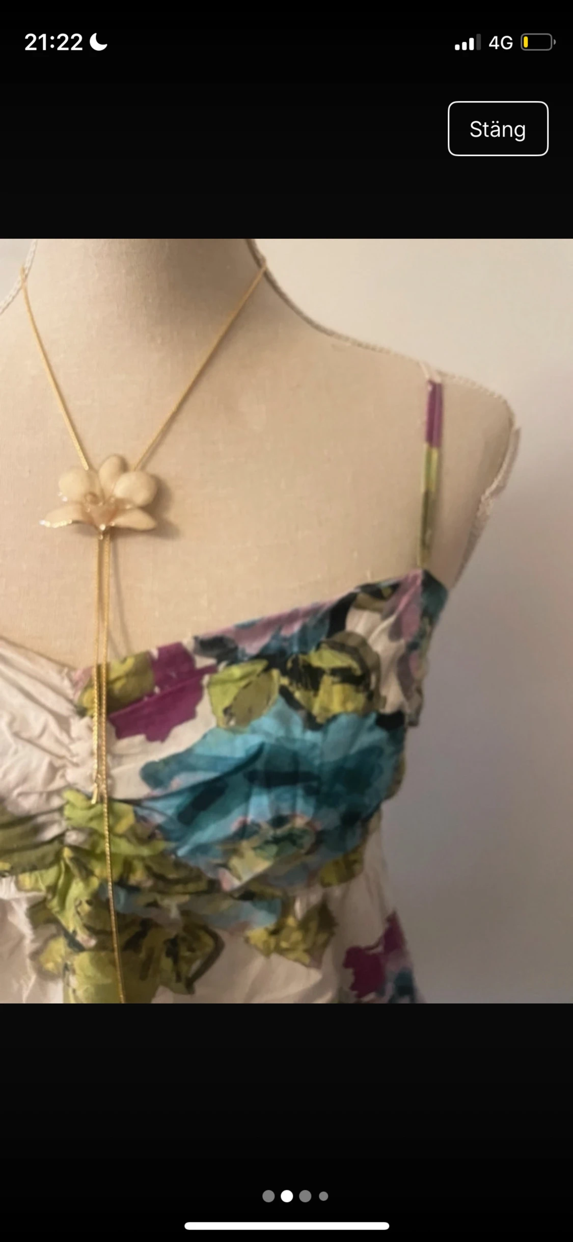 Blommig linnetopp med tunna axelband - 1