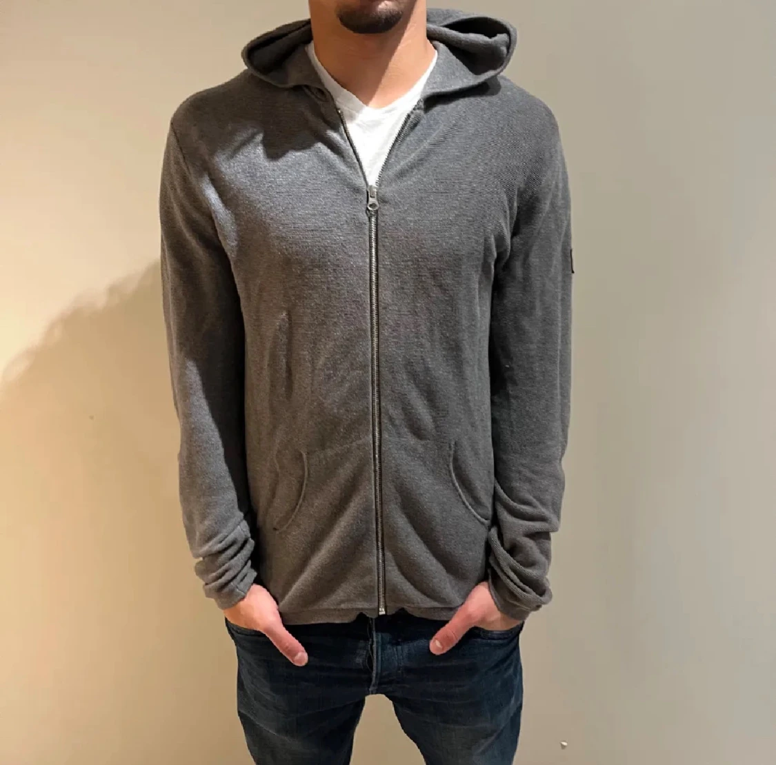 Grå cardigan/tröja från Ljung Marcus Larsson