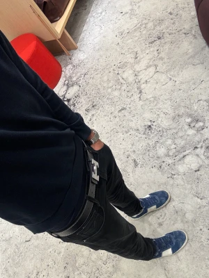 Svart Herme’s bälte kvalitet - Vi säljer ett svart herme’s bälte med bra kvalitet och skick för ett väldigt rabbaterat pris. 