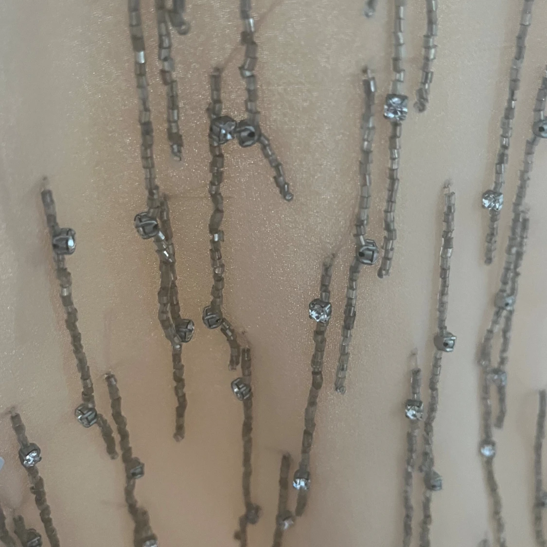 Beige blus med pärlor från Patrizia Pepe - 1