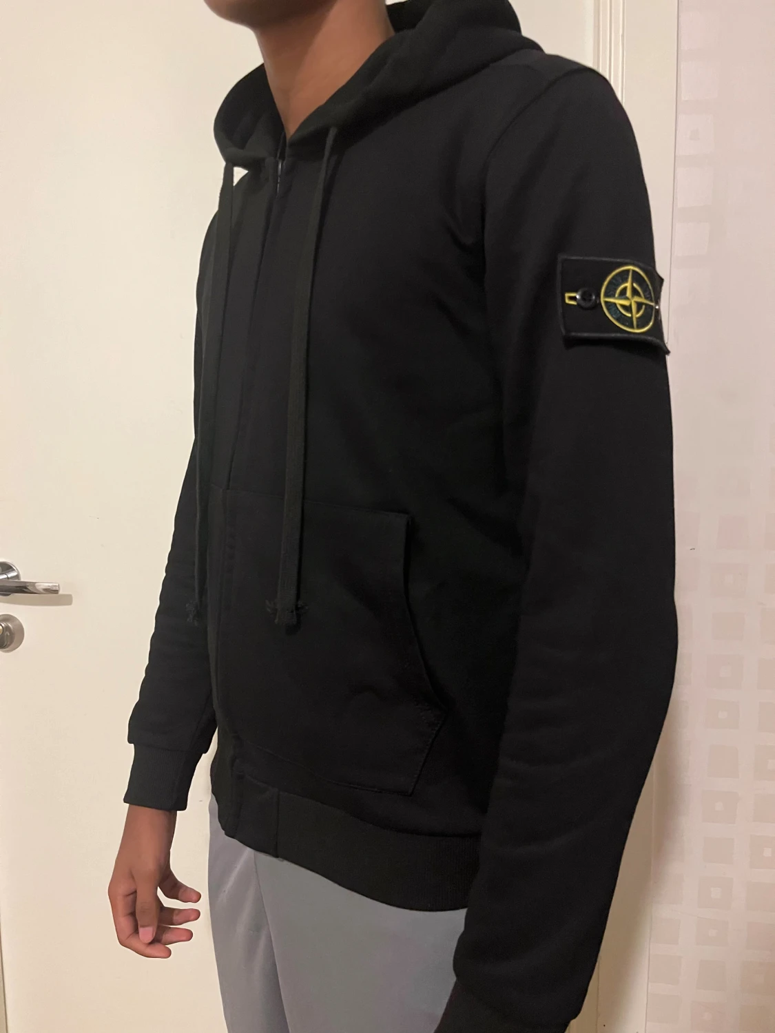 Svart hoodie från Stone Island