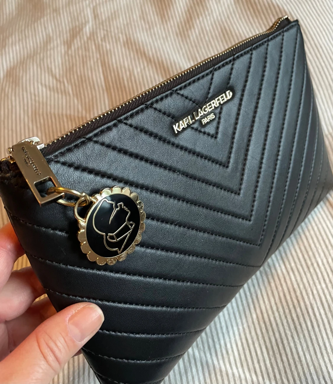 Svart quiltad kuvertväska Karl Lagerfeld