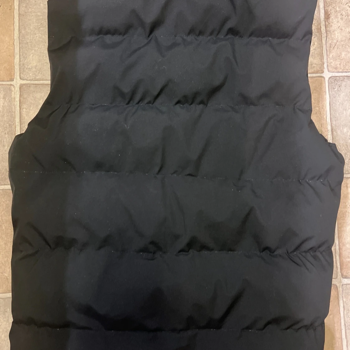 Svart dunväst med dragkedja, storlek M - 1