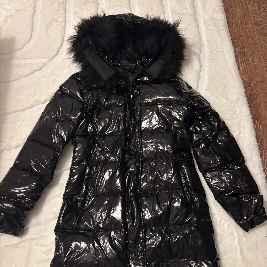 Svart lång pufferjacka med päls - 3