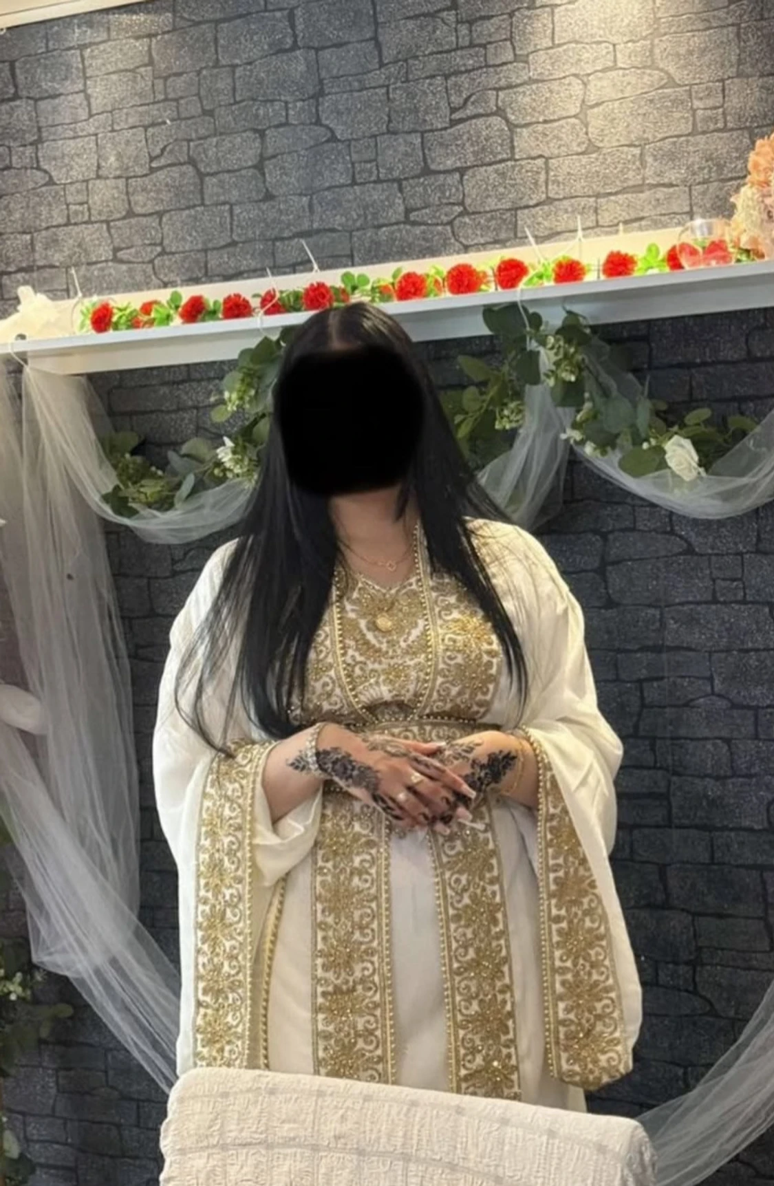 Två Positano klänningar med brodyr