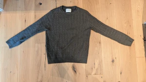 Kashmir cashmere stickad tröja - Passar perfekt på någon som är 180