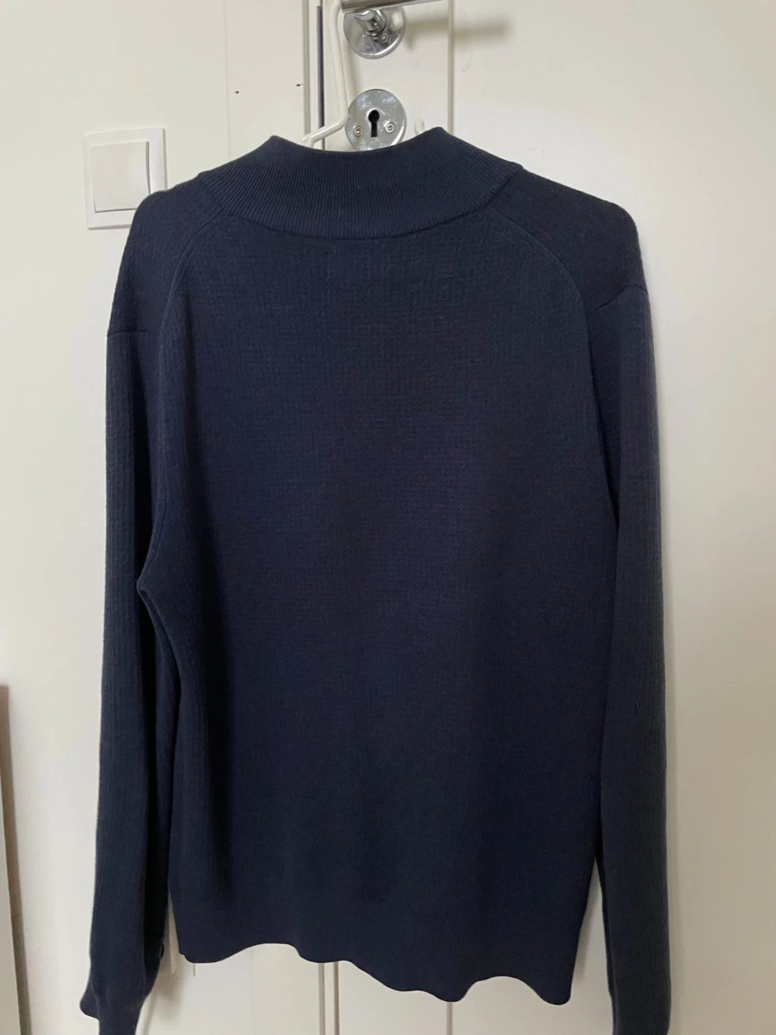 Marinblå stickad half zip från These Glory Days - 1