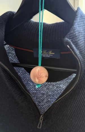 Loro Piana Roadster Pull - LP Kashmir quarter zip, mycket bra skick. Storlek 50/M. Retail €1200 / ca 13200kr