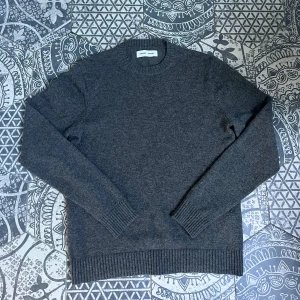 Samsoe samsoe - Stickad Tröja - Superskön stickad tröja från Samsœ samsœ! | Mycket fint skick! | Stl: M | perfekt till hösten 🍂 | Vid frågor eller funderingar finns jag i DM! 📩 CVB Closet