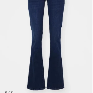 Mörkblå bootcut jeans - LTB jeans svin snygga, helt nyskick använda en gång ( FÖRSTORA )💕💕