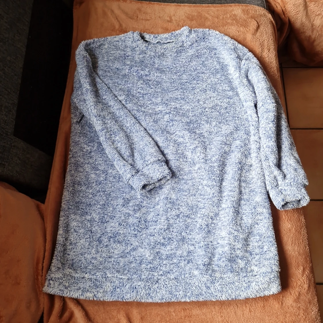 Mysig blå fluffig tröja i polyester