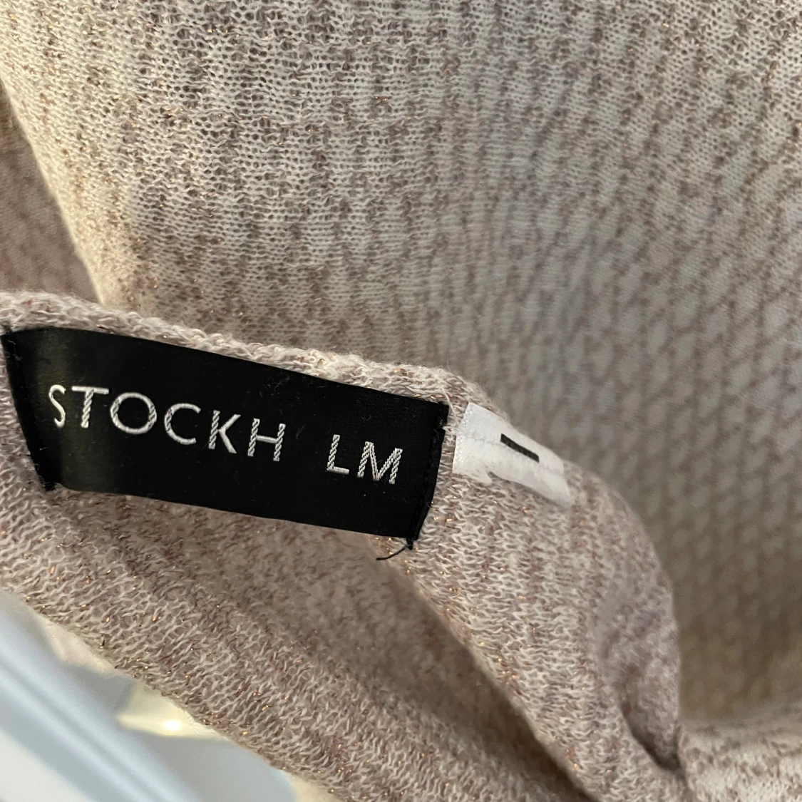 Beige stickad poncho från Stockh LM - 1