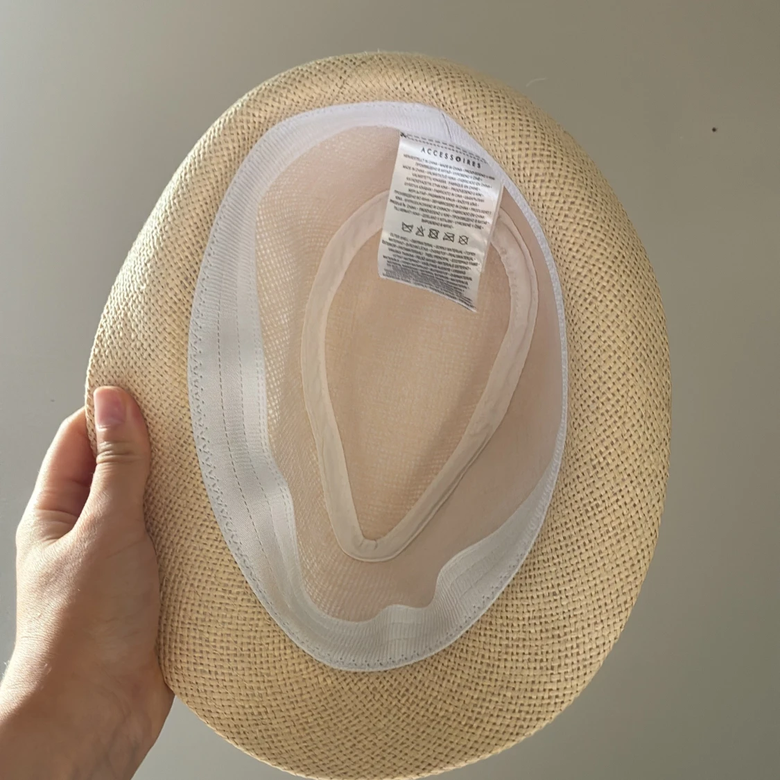 Beige stråhatt med svart band från New Yorker - 3