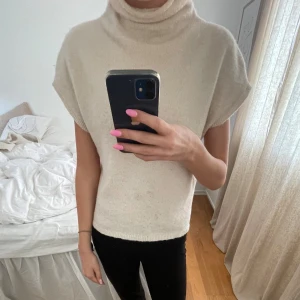Stickad kortärmad  - Fin stickad tröja från Lindex, köpt här på plick