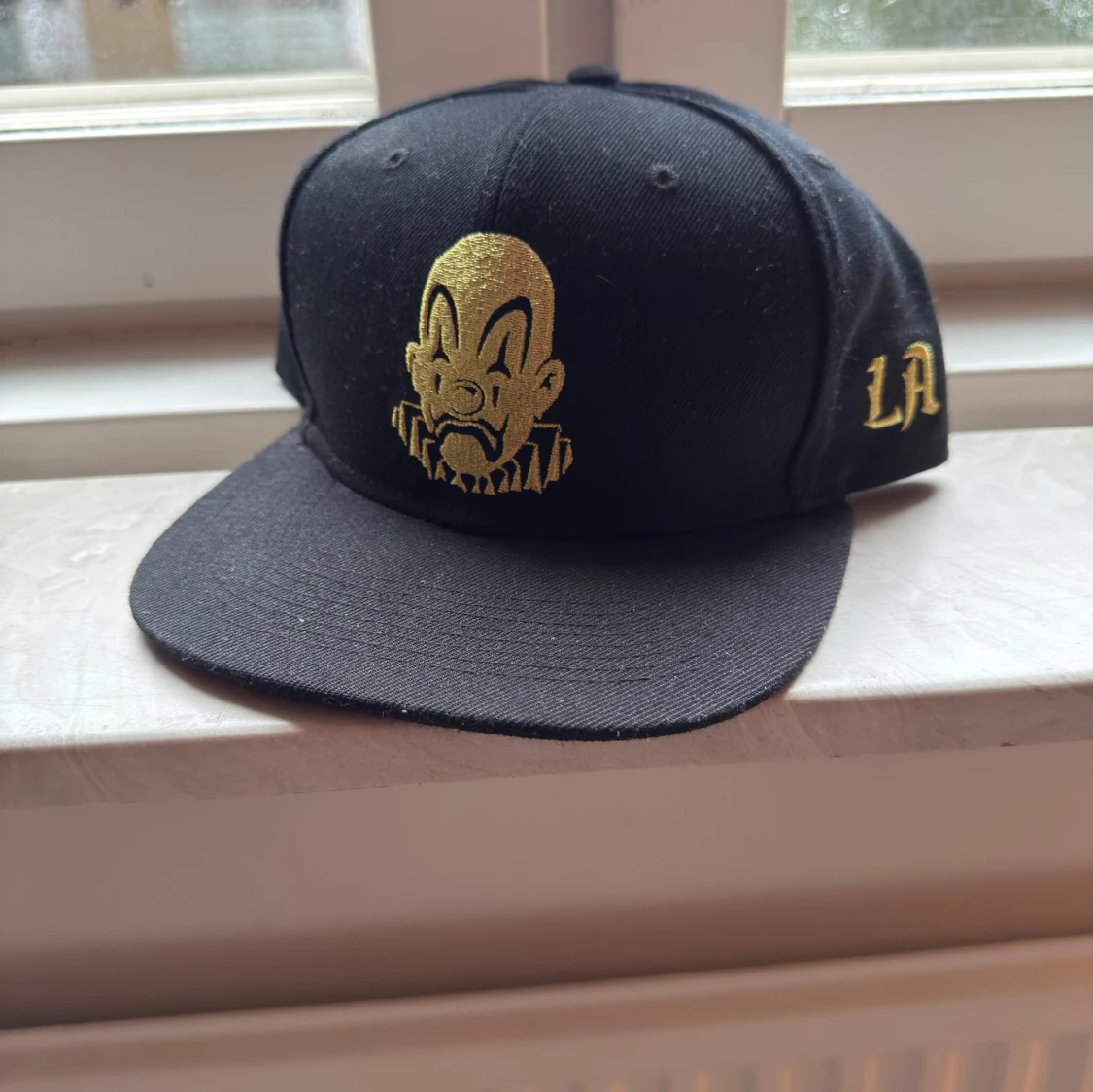 Svart t-shirt Joker Brand XXL och keps  - 2