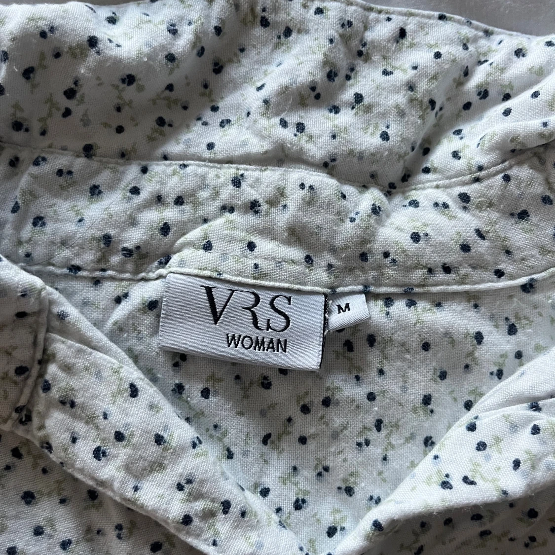 Vit blommig pyjamas skjorta från VRS Woman - 3