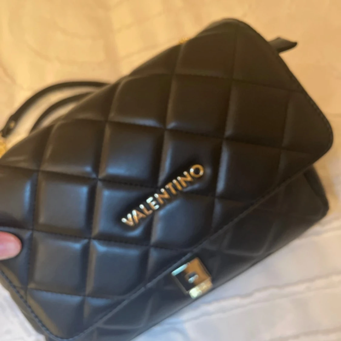 Svart quiltad axelväska från Valentino - 3