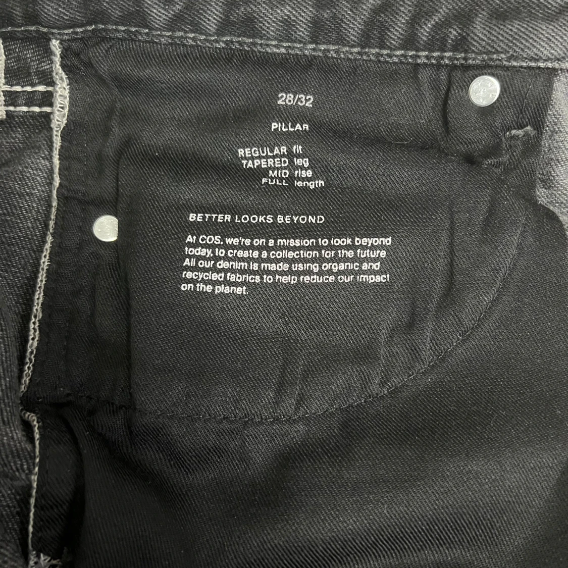Svarta tapered jeans från COS 28/32 - 2