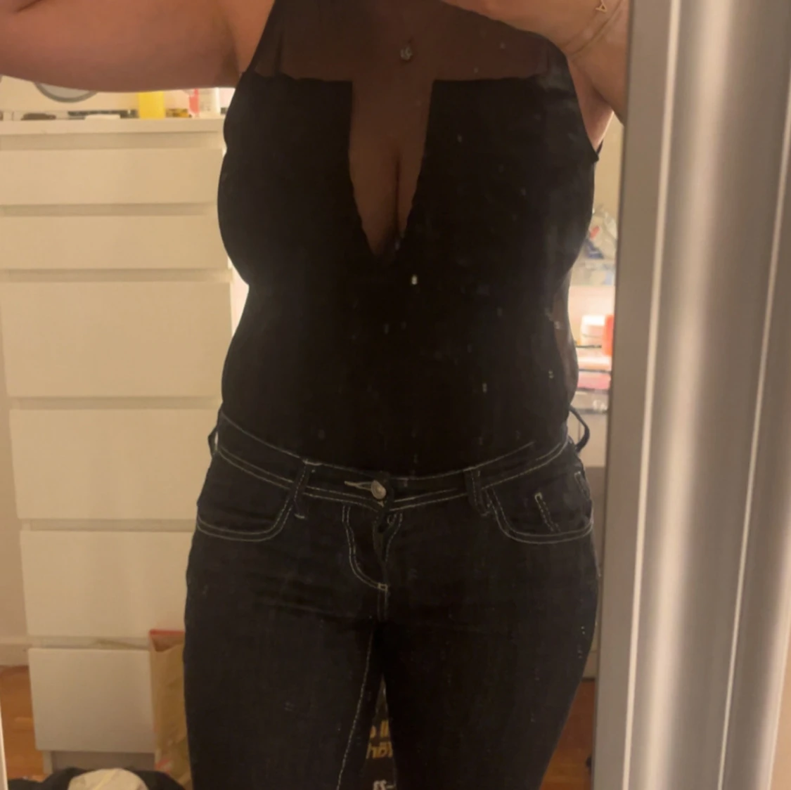 Svart mesh body med djup v-ringning - 2