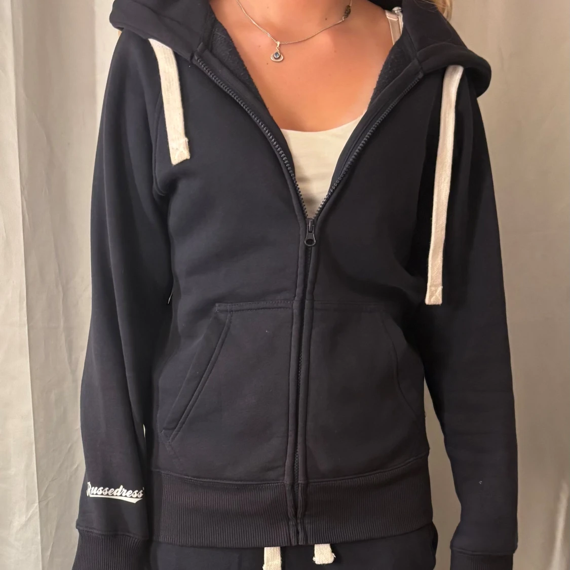 Mörkblå hoodie och mjukis byxor från russemerch  - 1