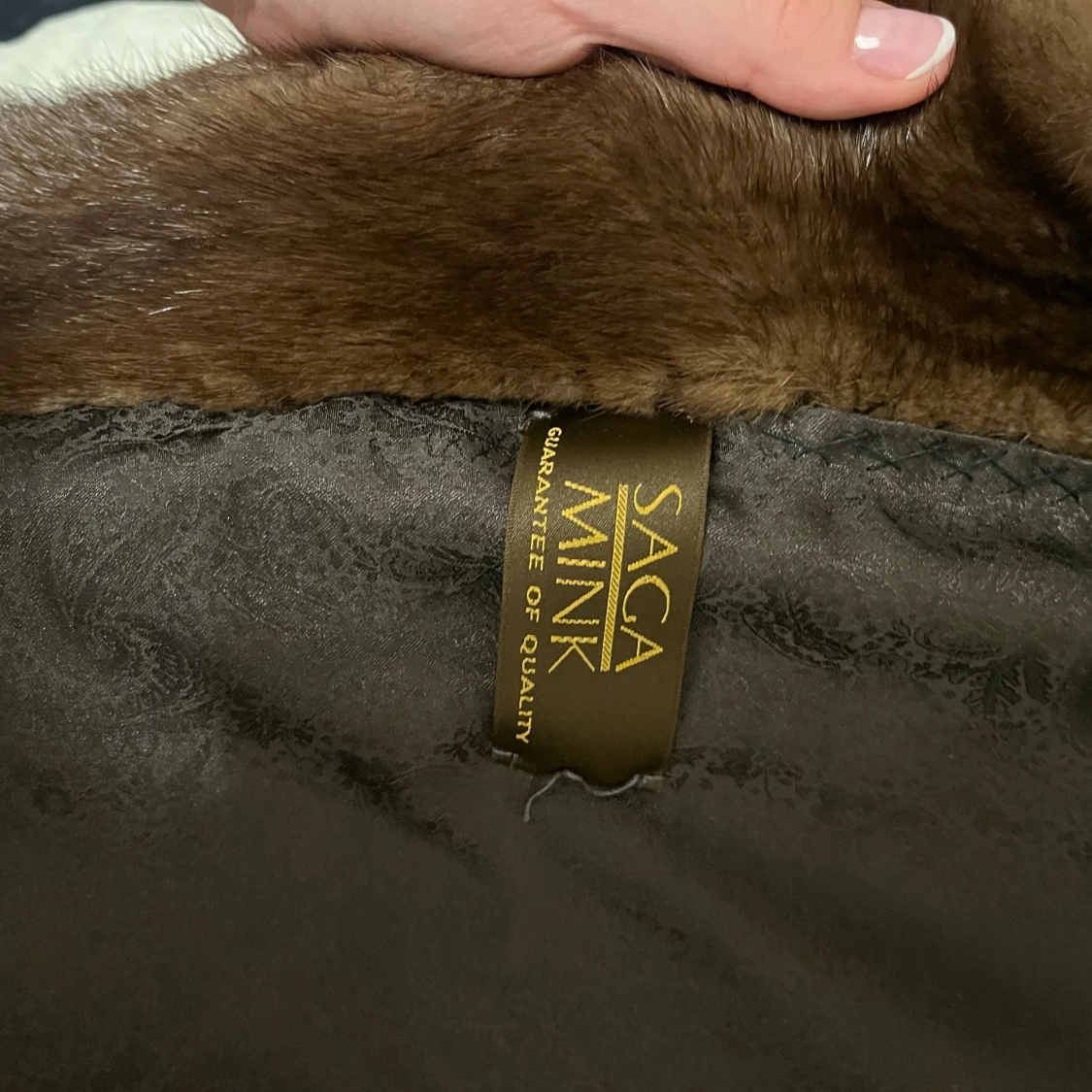 Lång brun pälskappa från Saga Mink - 3