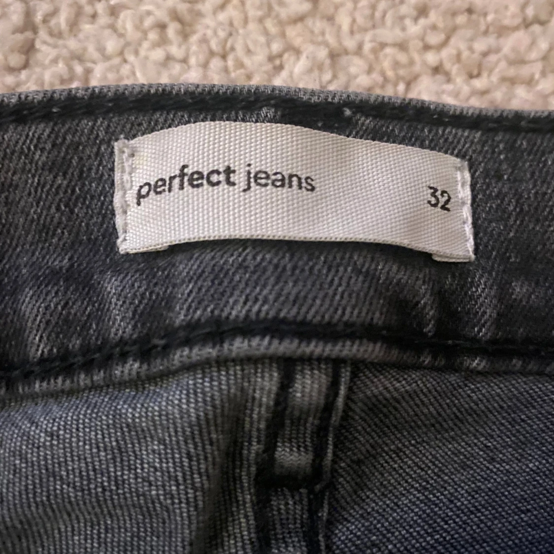 Svarta bootcut jeans från Gina tricot - 1