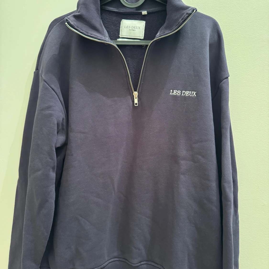 Mörkblå half zip tröja Les Deux