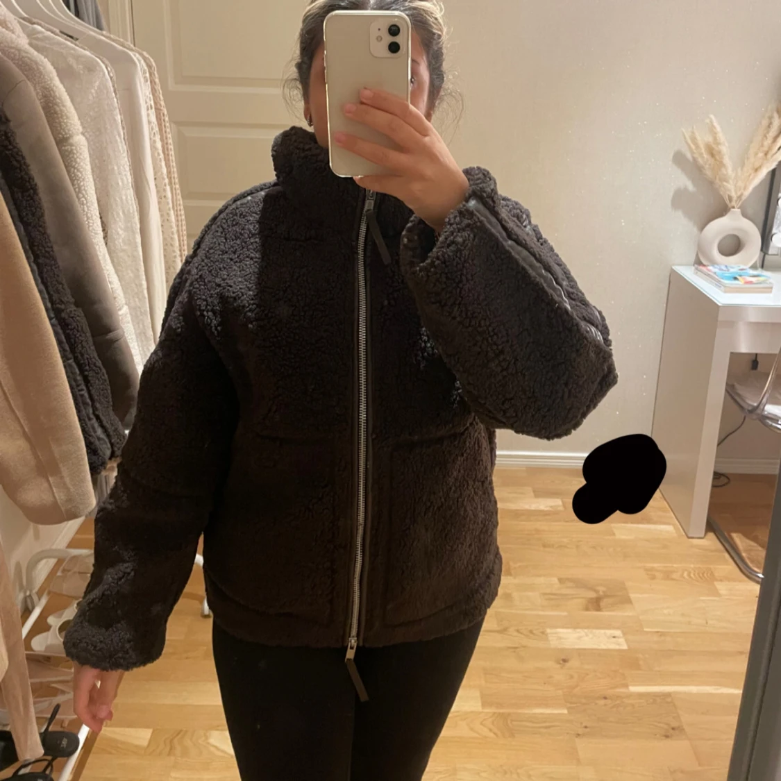 Svart teddyjacka med dragkedja - 3