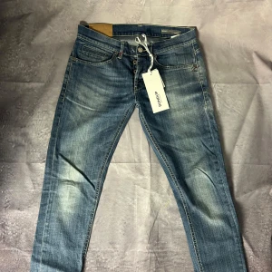 Dondup George jeans - Dondup George jeans i storlek 31. Jeansen är i fint skick. 