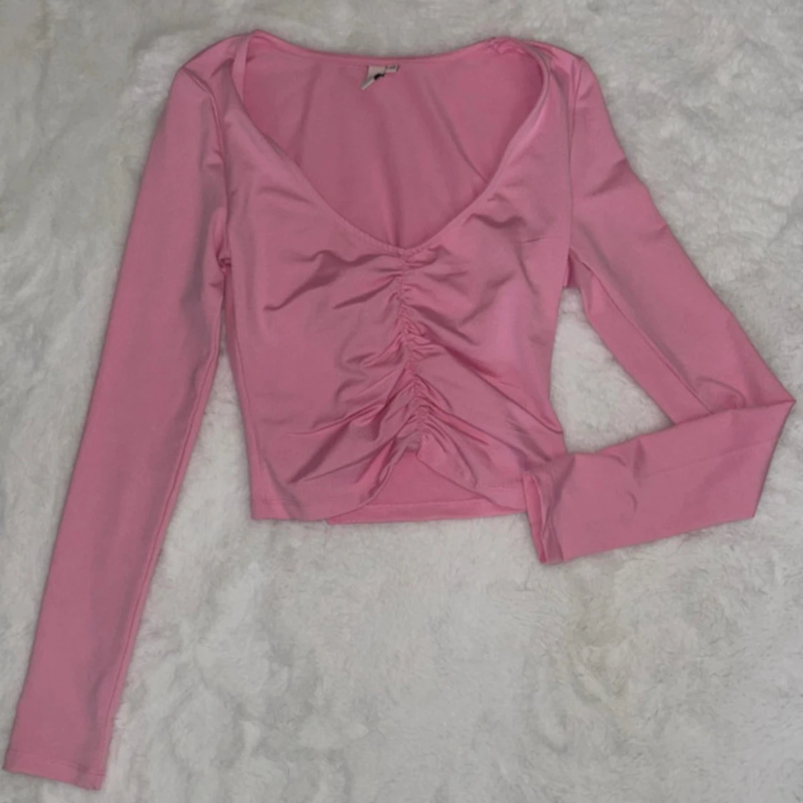 Rosa croppad topp med rynk framtill