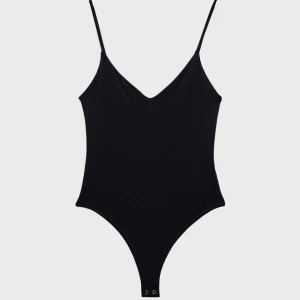 Svart body - Supersnygg svart body från Stradivarius! Perfekt till vardags och utgångar! Aldrig använd och inga defekter! Lappen sitter kvar💞🫶🏼