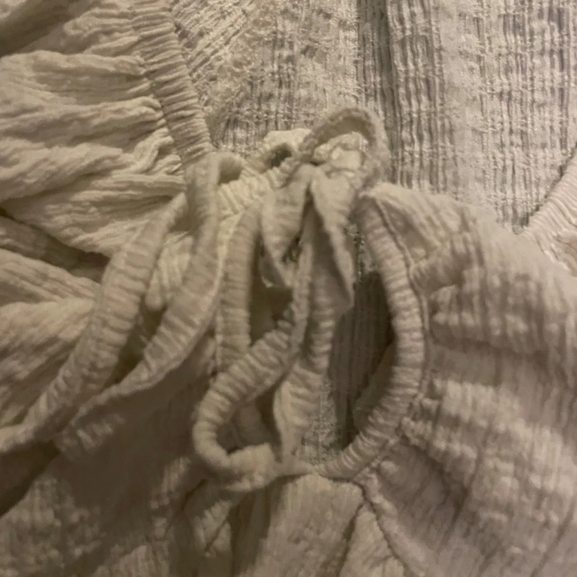 Vit volangblus med knyt från 157 - 3