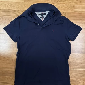 Tommy Hilfiger Pike - Nästan som ny, inga defekter| Köpt för 800sek! Storlek S men kan passa M med! Skriv gärna vid vad som!✌️