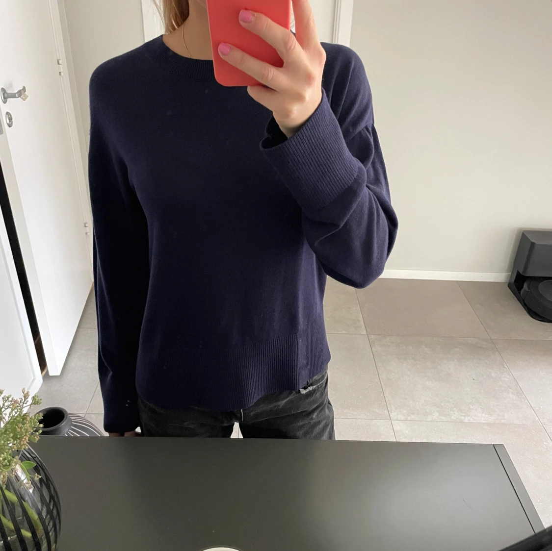 Mörkblå stickad tröja & otherstories