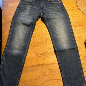 Replay jeans - Replay anbass slim fit jeans storlek 32x30. Använda max 5 gånger då dem blivit för små. 
