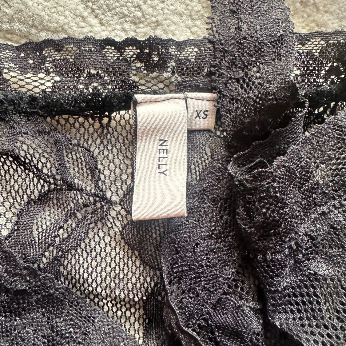 Svart spetslinne från Nelly XS - 2