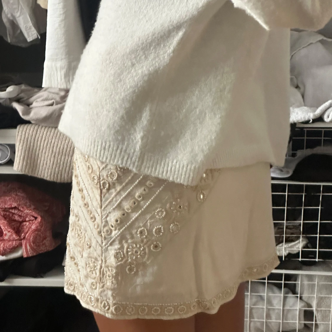 Beige broderad minikjol från Zara - 2