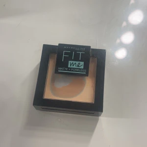 Puder  - Fast puder från fit me i färgen 105 
