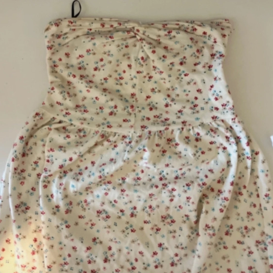 Blommig kort klänning - 1